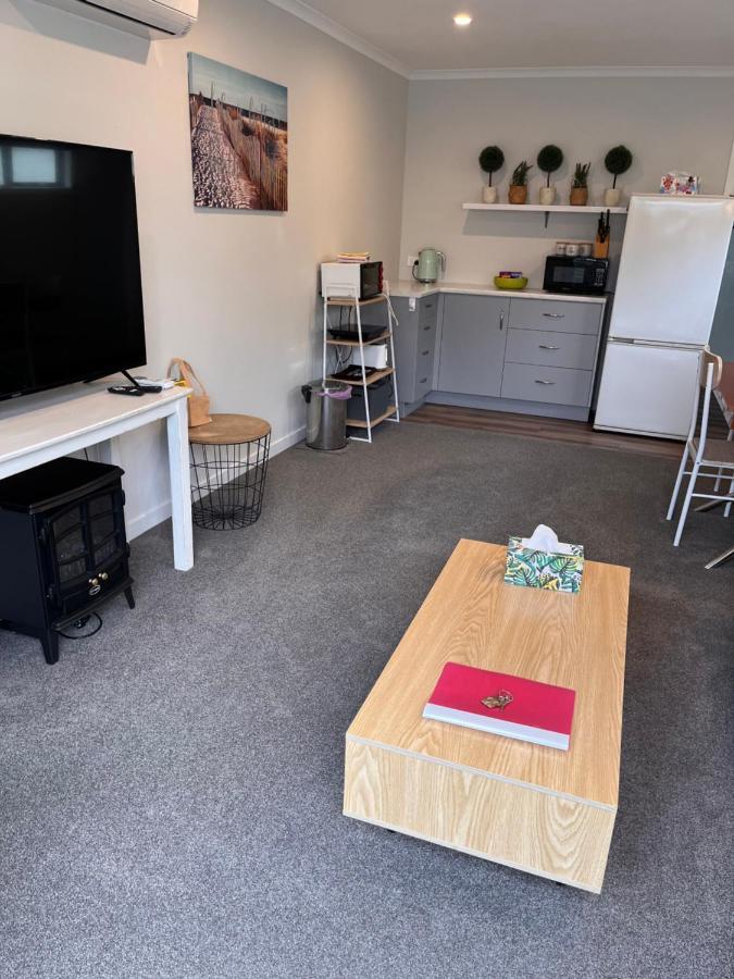 Modern Studio Apartment Motueka Extérieur photo